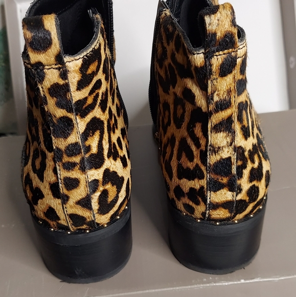 Doming Camel Hair, leopard print ankle boots, size 10M - Picture 3 of 5